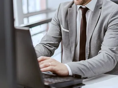 I segni riflettenti sono poco appariscenti, talismano da viaggio notturno